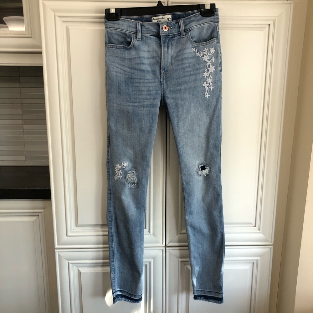 Abercrombie kids jeans with embroidered accents
